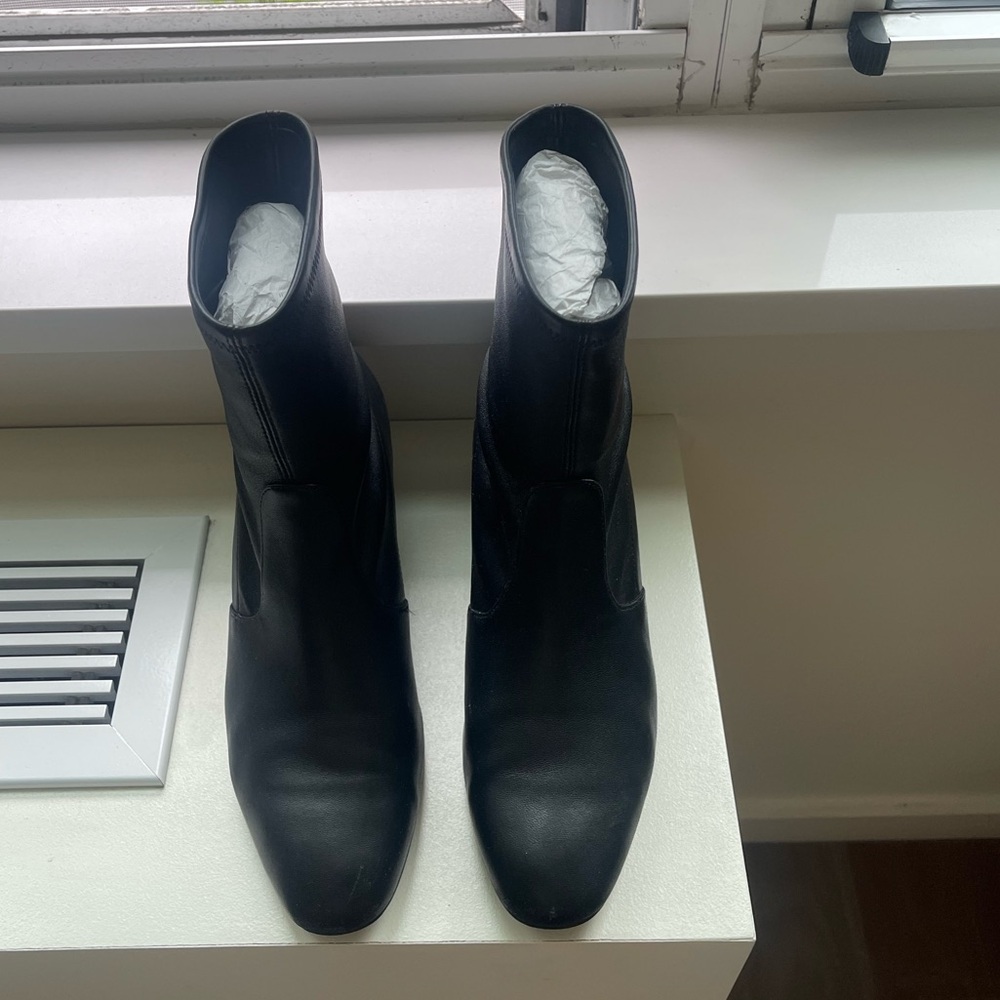 STUART WEITZMAN
Siggy 60 stretch-leather ankle boots